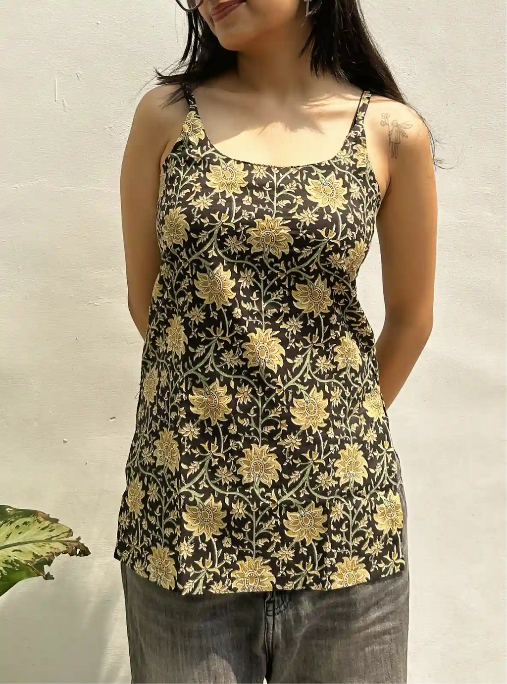 Tanvi Short Sleeveless Kurti