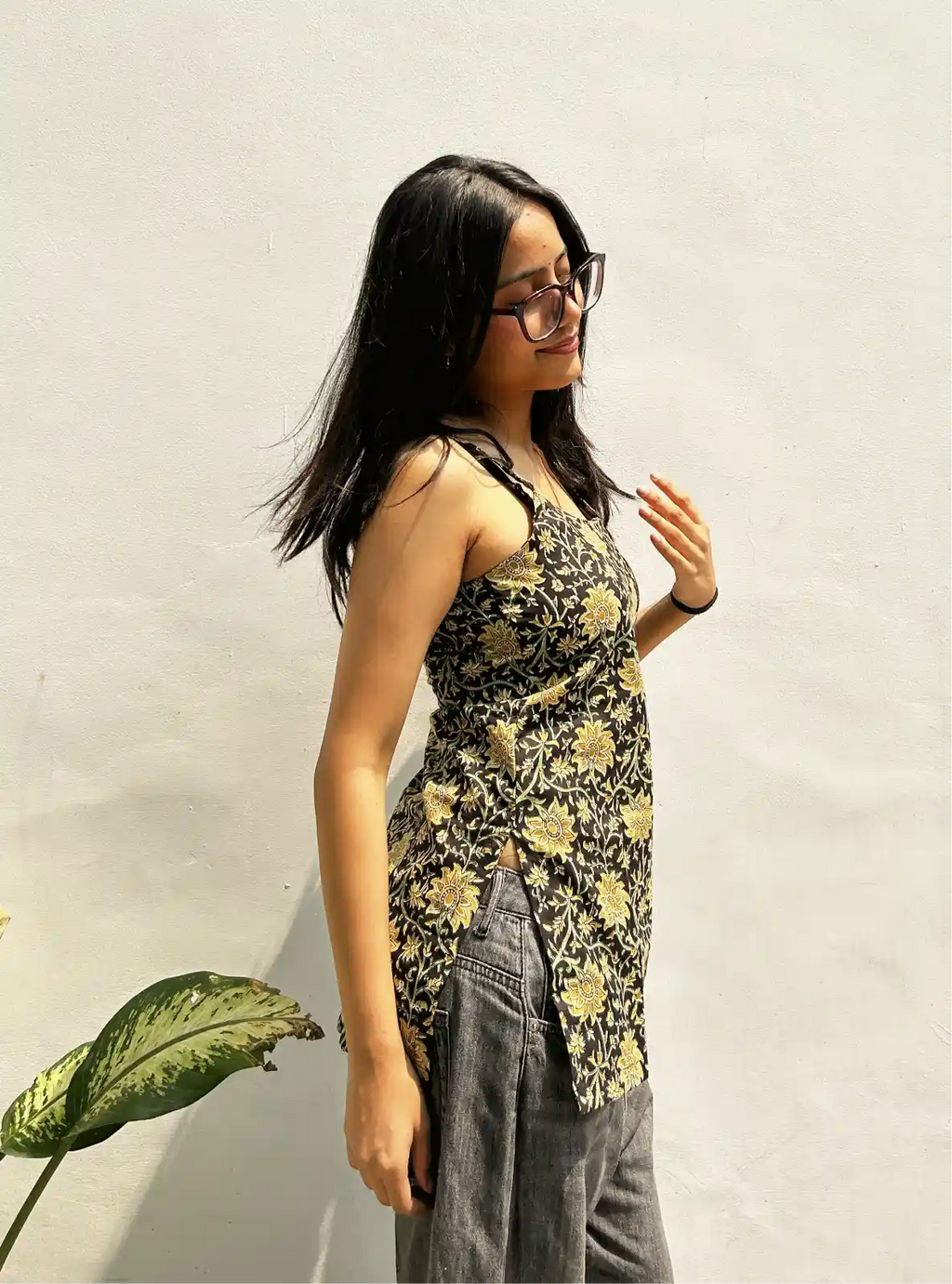 Tanvi Short Sleeveless Kurti
