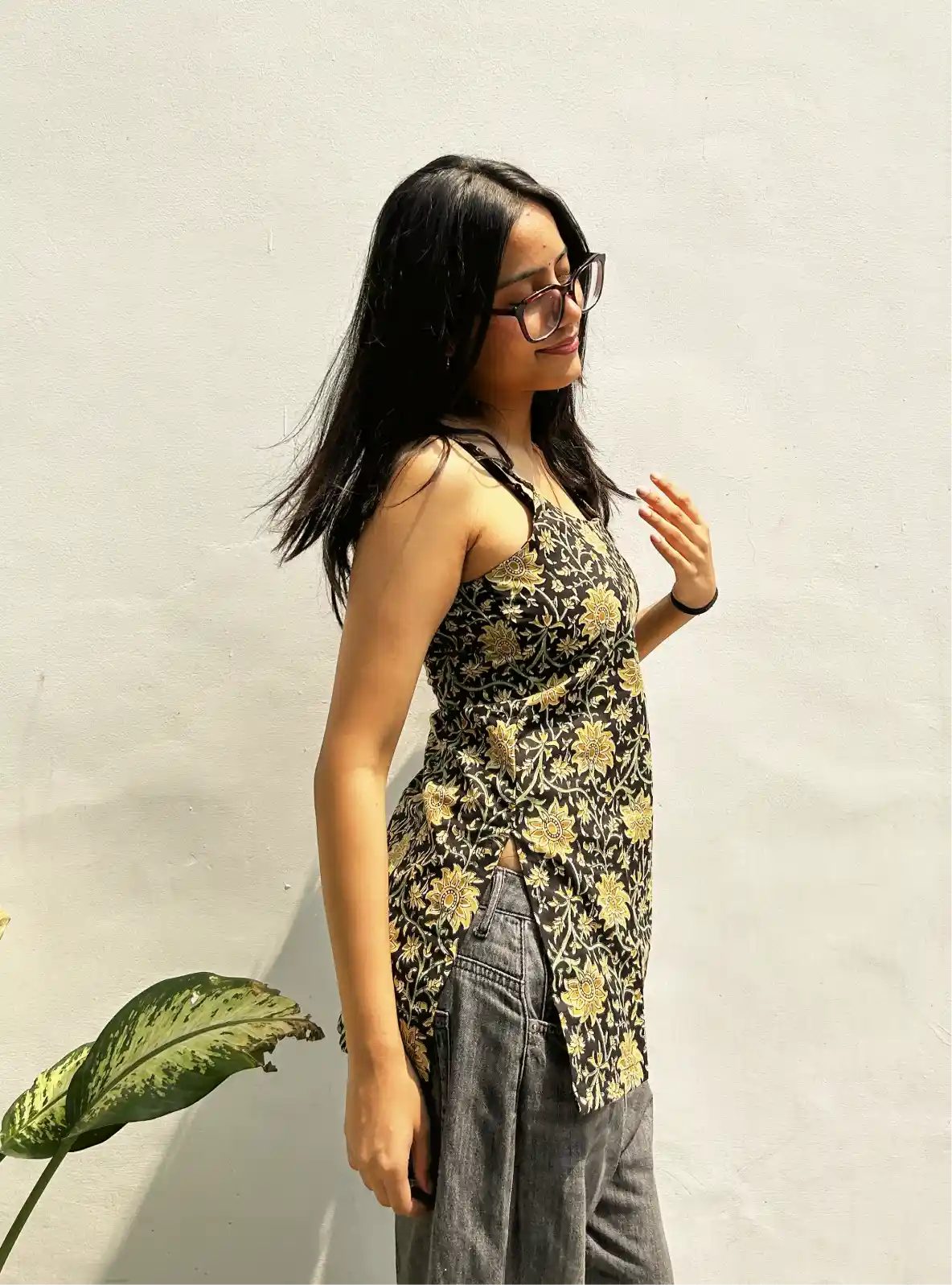 Tanvi Short Sleeveless Kurti