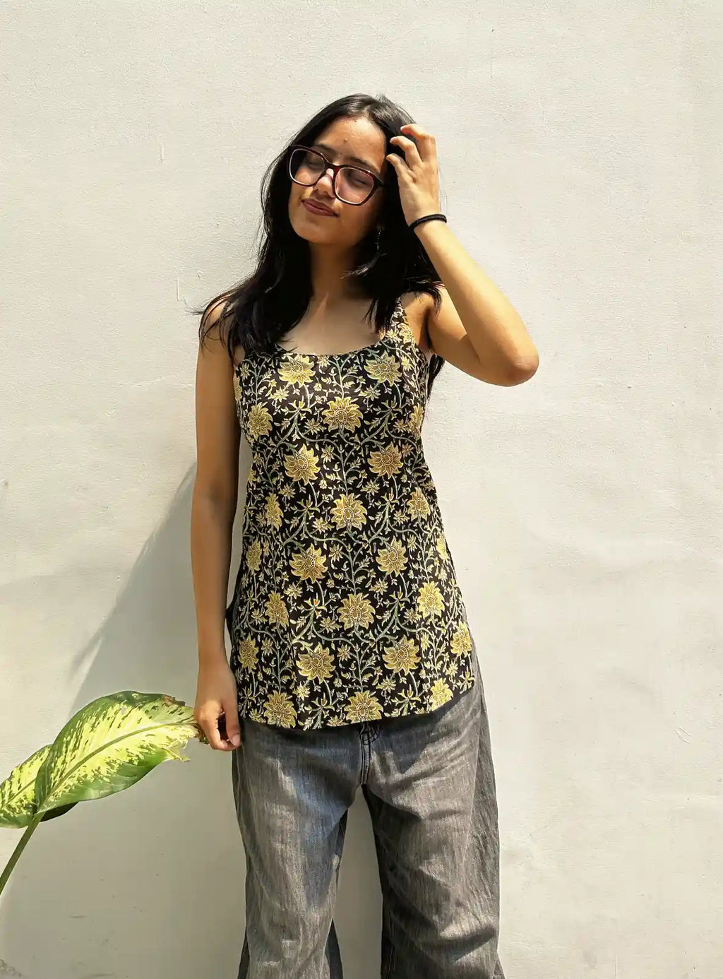Tanvi Short Sleeveless Kurti